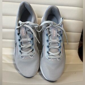NWOT Nike Women's Light Gray Sneakers 7.5